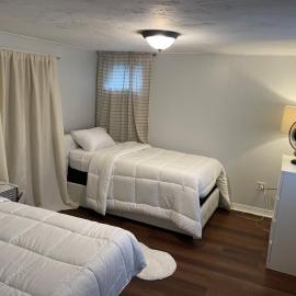 Garden level one bedroom apartment, hotel u gradu 'Brockton'