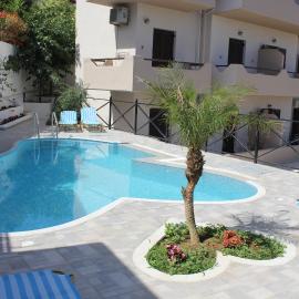 Istron Blue, hotelli Istrossa