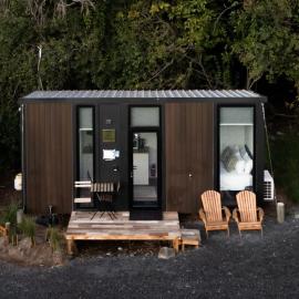 Airstrip Stays by Tiny Away, hotel in Burkes Pass