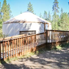 Bend-Sunriver Camping Resort Wheelchair Accessible Yurt 13, hotel a Sunriver