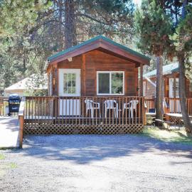 Bend-Sunriver Camping Resort Studio Cabin 8, hotel en Sunriver