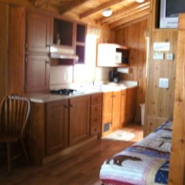 Bend-Sunriver Camping Resort Studio Cabin 6, hotell sihtkohas Sunriver