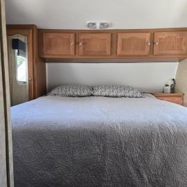 Family RV in a farm、Nanoose Bayのホテル