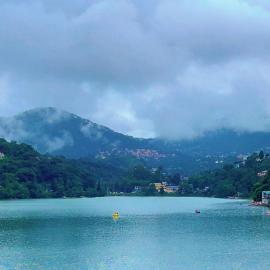 Joeys by the Lakeside, Bhimtal, hotell i Bhīm Tāl