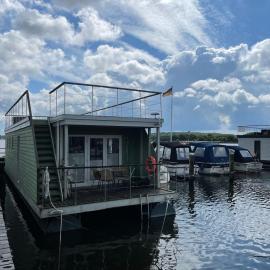 Hausboot Walfisch mit Dachterrasse in Schleswig an der Schlei