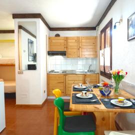 Hostdomus - Abete 2 Apartment, hotel in Grange Sises