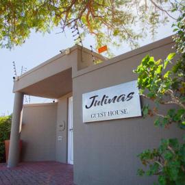 Julinas Guesthouse, hotel in Panorama