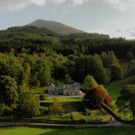 Traditional Highland lodge restored in the spirit of rural living, set in a wild landscape - NATURE ADVENTURE NURTURE