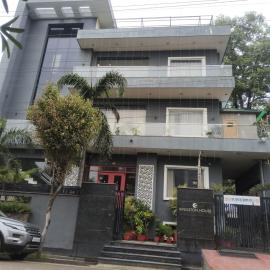 Hotel Kingston House - Near Shaheed Path and Ayodhya Road