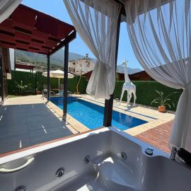 Nirvana Bungalows, hotel a Karaoz