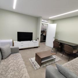 Green 2-bedroom apartment beach, hotel in Tale
