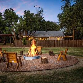 Peace, Space & Starry Nights: Ranch Home in Azle, hotel Azle-ban