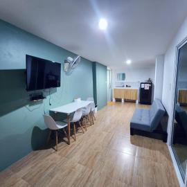 Baan U Sabai Poshtel (บ้านอยู่สบาย พอสเทล), viešbutis mieste Manorom
