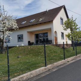 Ferienwohnung Sulzfeld - Liebevoll eingerichtete Ferienwohnung in Sulzfeld im Grabfeld, hotel in Sulzfeld (im Grabfeld)