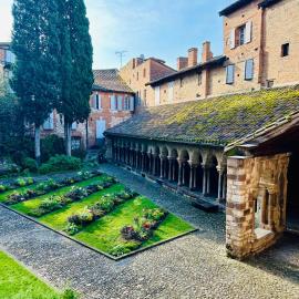 La Maison du Prevot - Maison d hotes de charme au pied de la Cathedrale Sainte Cecile d Albi La Maison du Prevot - Charming Guesthouse at Foot of Albi Cathedral, hotel din Albi