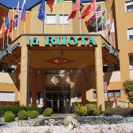 Hotel La Ruota, hotel v mestu Pianfei