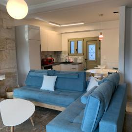 Blue Olive House & Studio, hotel in Artemida