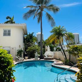La Casa Hotel