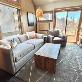 Top Flr Ski-In/Ski-Out Condo | Hot Tub & Pool, хотел в Лутсен