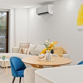 Chic Inner North Escape,Dickson n ANU ,Parking، فندق في Downer