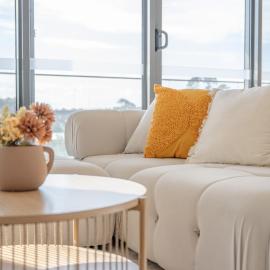 Spacious n Sunny 2BR in Canberra CBD w 2 Parkings, hotel in Braddon