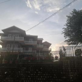 Hotel Dharamshala Ayush Health Paradise, hotel em Pathyar