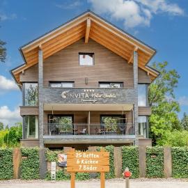 INVITA Natur-Chalets - Gruppenurlaub, Events im Schwarzwald - 6 Apartments, 25 Personen, hotel in Bad Dürrheim