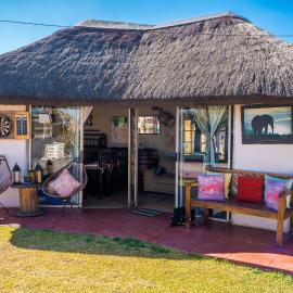 Terry’s Cozy cottage, hotel u gradu 'Germiston'