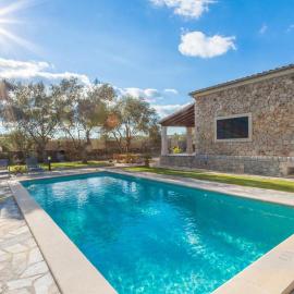 Finca Isabel y Guillermo con posibilidad de piscina climatizada, hotel en Sineu
