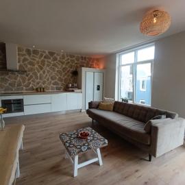 Mediterranean apartment with home theater, hotel din Bodegraven