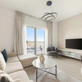Silkhaus Vacation Homes Close to Ferrari World Abu Dhabi, Hotel in Al Qurayyah