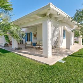 Villa Azzurra Monticelli, готель у місті Вілланова-ді-Остуні
