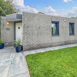 Nice Home In Dirkshorn With Wifi