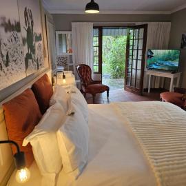 Pet-Friendly Courtyard Suite Tsitsikamma Gardens, hotel Sanddrif városában