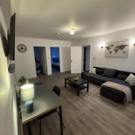 Executive 4Bedroom Sleeps 9 City Centre Nearby، فندق في Parkside