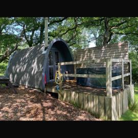 Willow Cabin & Hot Tub, hotel in Barmouth