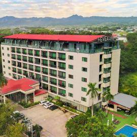 Dancenter Luxury Retreat Angeles City Pampanga Formerly Hevea Resort, hotel sa Angeles