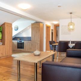 Ferienwohnung AUSZEIT mit Wellnessnutzung，艾因靈的飯店