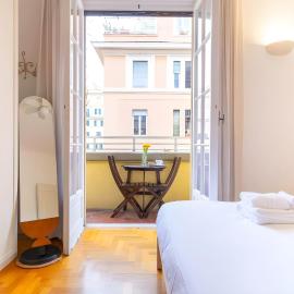 Elegantis Solinda Suite Apartment with Private Terrace - Steps from Metro, Tram & Bus to Rome's Historic Center