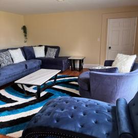 East Riverdale Enchanting 4 bedroom with 2 full bathrooms, hotel in East Riverdale