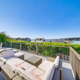 Sun-Soaked Sandy Point Haven w/ Beach Access!, viešbutis mieste Lenglis