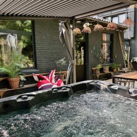 maison d'hôtes jacuzzi extérieur 10mn Lille centre, hotel di Saint-André-lez-Lille