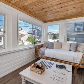 The Whale Spout - King bed and close to the Beach, hotel in Hampton