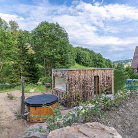 New glamping house in Giant Mountains, hotel u gradu Víchová nad Jizerou
