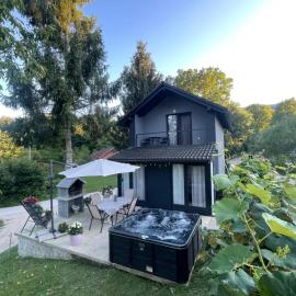 Vikendica u prirodi na ranču, hotel a Zolaći