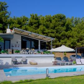 Mytilini luxury pool VILLA AMIKA, hotell i Mytilene