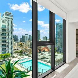 Modern Oceanfront Condo Minutes to Cruise Port & Bayfront Park, Complimentary Parking, hotel di Miami