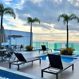 Excepcional Apartamento Vista Mar -Cloc Por do Sol na praia, frete Mar