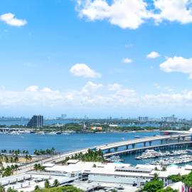 Modern Oceanfront Condo Minutes to Cruise Port & Bayfront Park, Complimentary Parking, hotel Miamiban