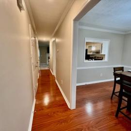 Ecstatic Town Home in Stone Mountain, hotelli kohteessa Stone Mountain